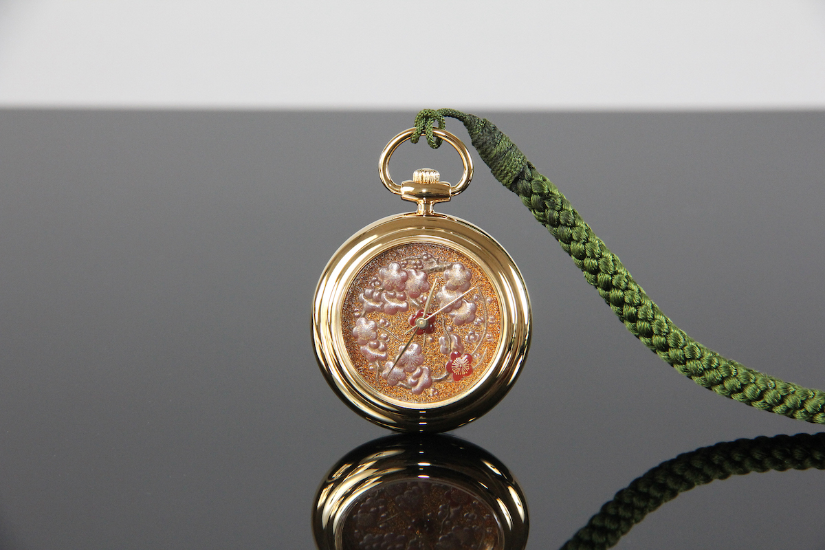 Urushi maki-e watches [Joga] Plum blossoms